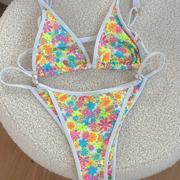 Kulani bikini set size xs top size small bottoms worn once! - Picture 1 of 3